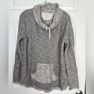 Light weight cowl neck pull over.